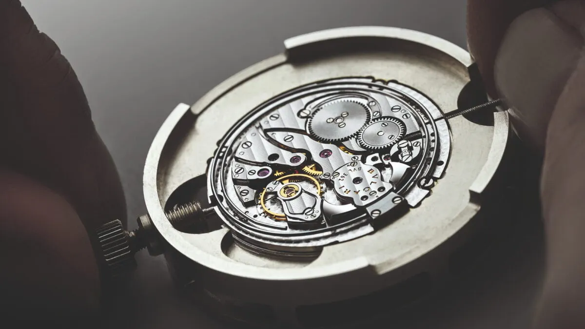 BVLGARI Octo Finissimo Grandes Complications - movement assembly by hand